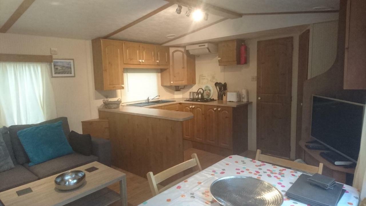 Mobile Home In Frejus, South Of France Bagian luar foto