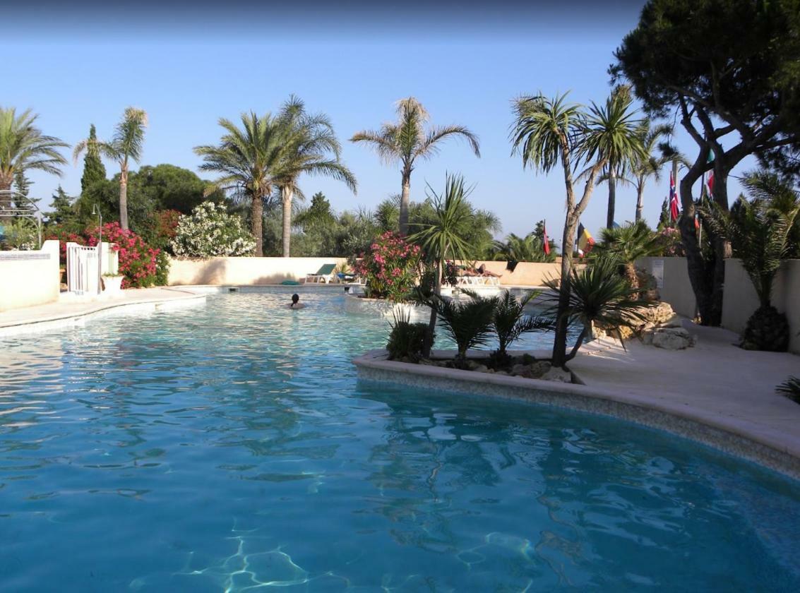 Mobile Home In Frejus, South Of France Bagian luar foto