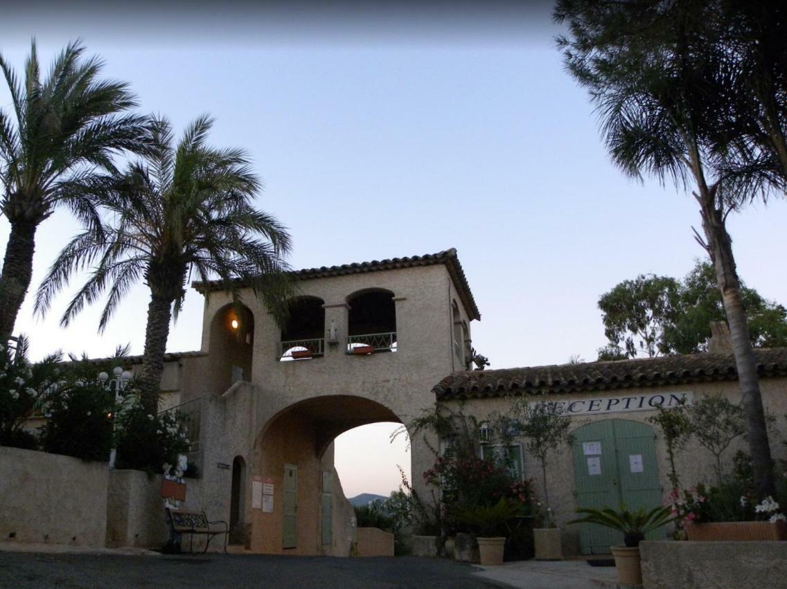 Mobile Home In Frejus, South Of France Bagian luar foto