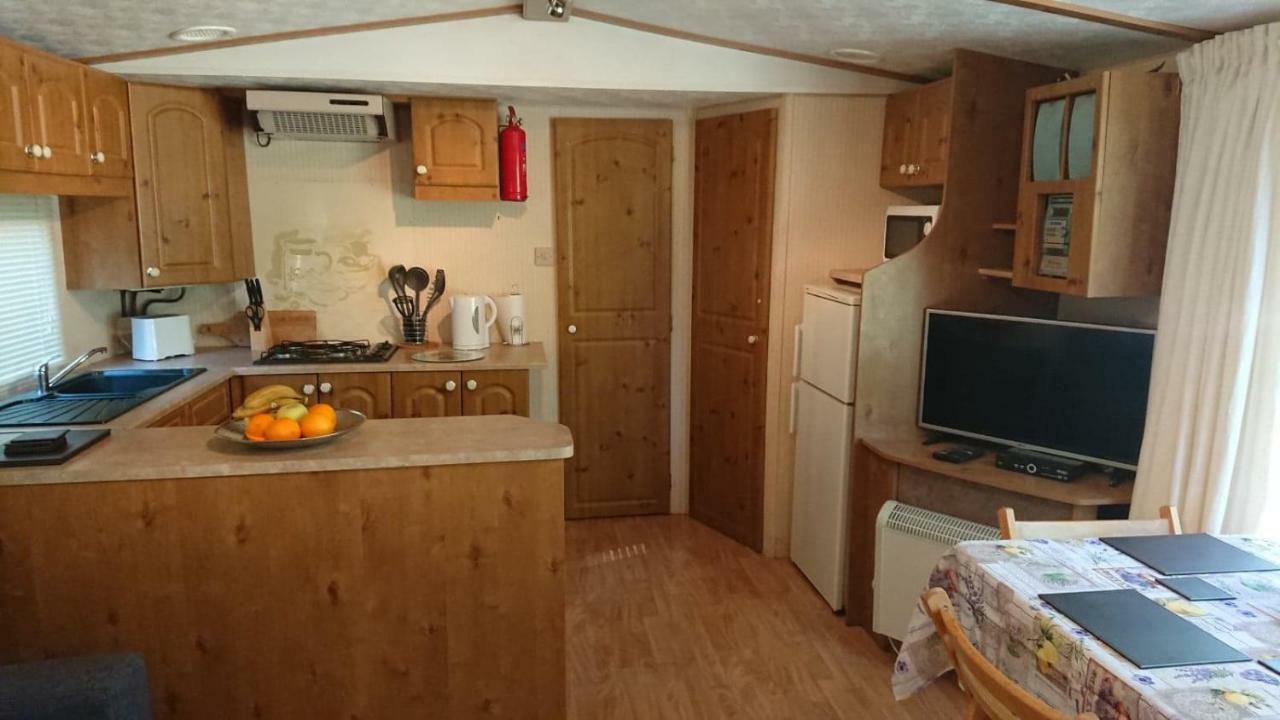 Mobile Home In Frejus, South Of France Bagian luar foto